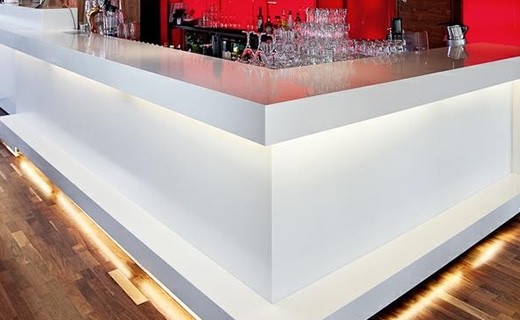 Барная стойка из искусственного камня Сorian Designer White (США). Дополнительно: подсветка LED.